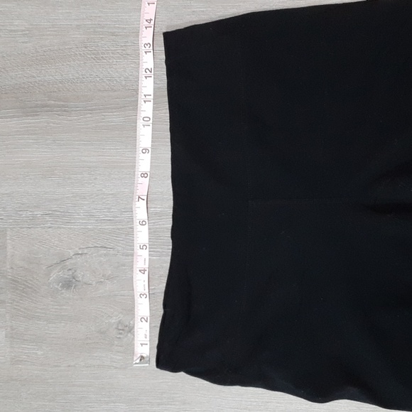 BOTH Gap Fit Capri Leggings - Picture 13 of 14